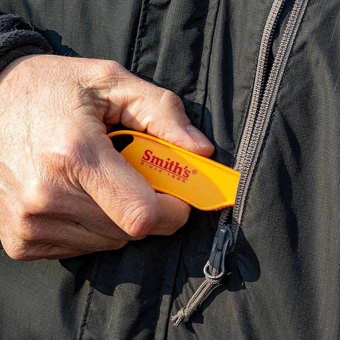 Smith's 51397 Field Dressing Combo Kit – Skinning Knife – 2x Gut Hooks – Surgical-Grade Steel Blade – Plastic Blade Cover – Disposable Cleaning Knives – Deet Hunting Knives – Lightweight, Yellow